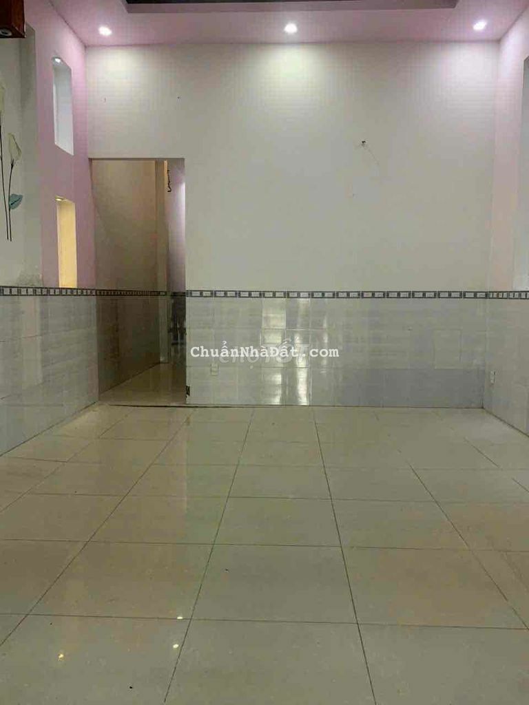 Nhà khu Bình Nhựt Long Hoà ô tô đậu trước nhà