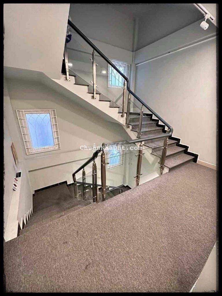 Nhà mới, mặt tiền Phan Xích Long - 5 x 20m - Thang máy - Giá 70 Triệu