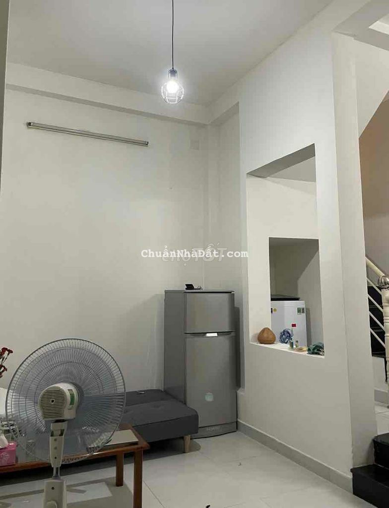 NHÀ XINH,gần chợ HHT Phú Nhuận.1 trệt 1Lầu ở 2-3ng Okie. NHÀ XINH,gần chợ HHT Phú Nhuận.1 trệt 1Lầu ở 2-3ng Okie.