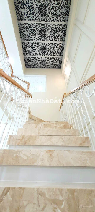 Cho thuê nhà 4 tầng Nguyễn Trung Ngạn, P Bến Nghé, Quận 1 giá 60 triệu/th