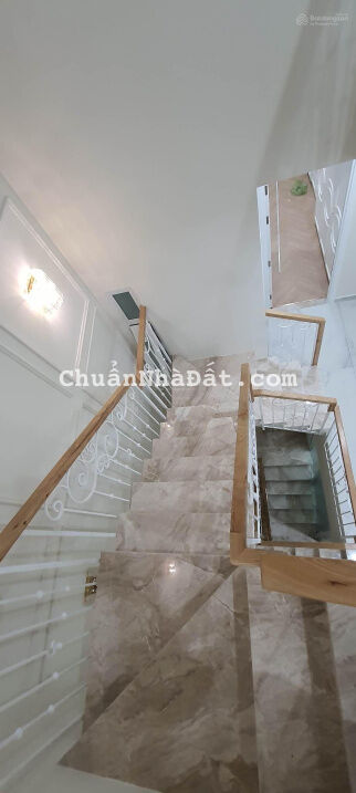 Cho thuê nhà 4 tầng Nguyễn Trung Ngạn, P Bến Nghé, Quận 1 giá 60 triệu/th