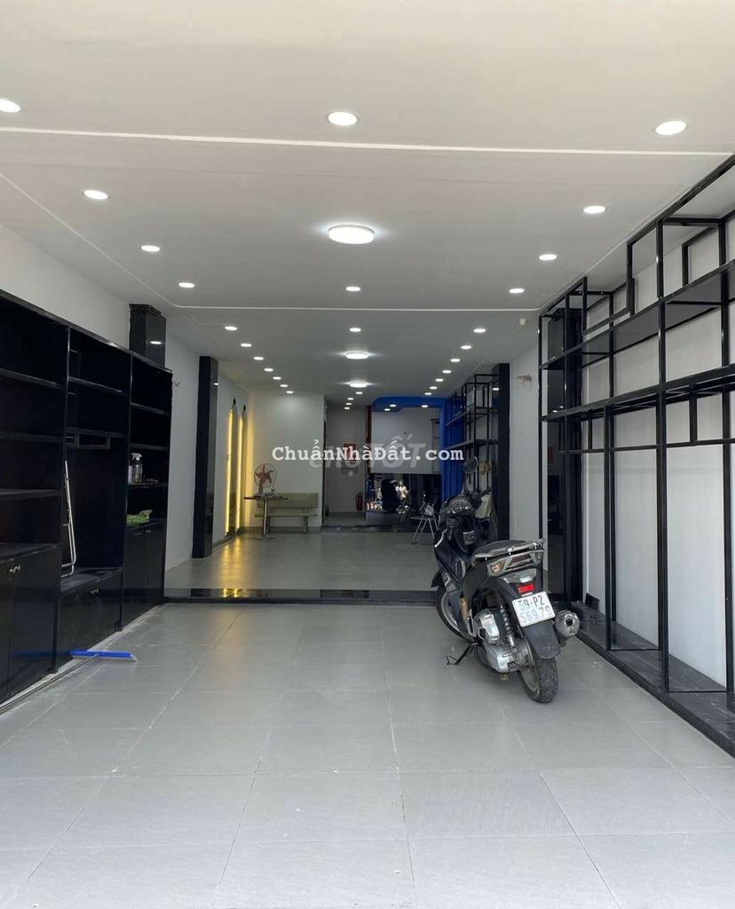 Cho thuê nhà đường sư vạn hạnh 5x20m 1 trệt 3 lầu