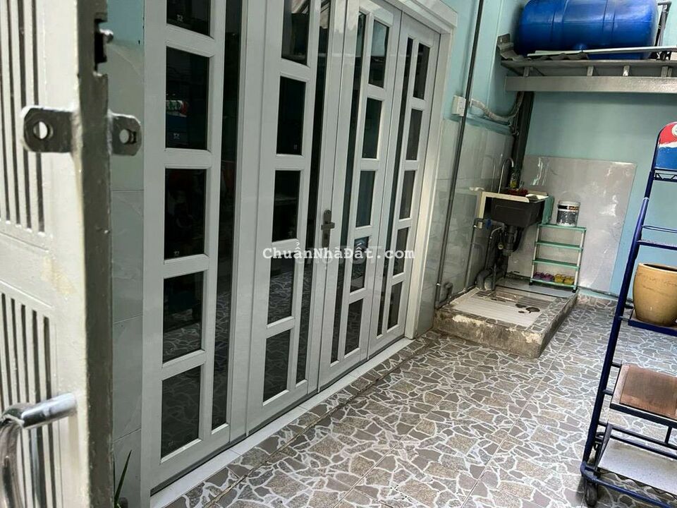 Cho thuê nhà nguyên căn Đường Tô Hiến Thành. Quận 10