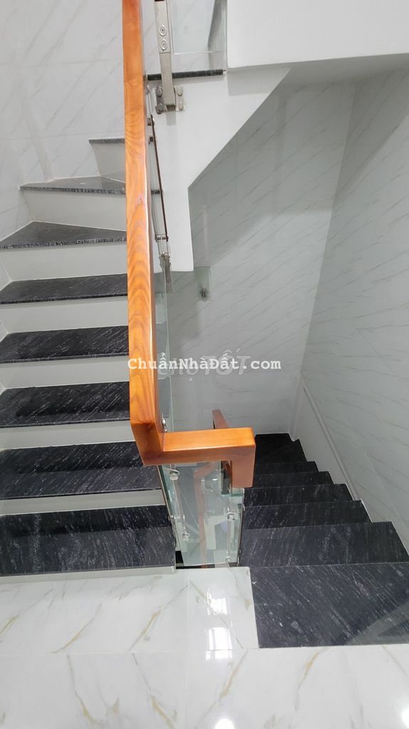 Nhà mới đẹp 100% Hòa Hảo, trệt 3 lầu 2pn hẻm thông 13tr TL Nhà mới đẹp 100% Hòa Hảo, trệt 3 lầu 2pn hẻm thông 13tr TL