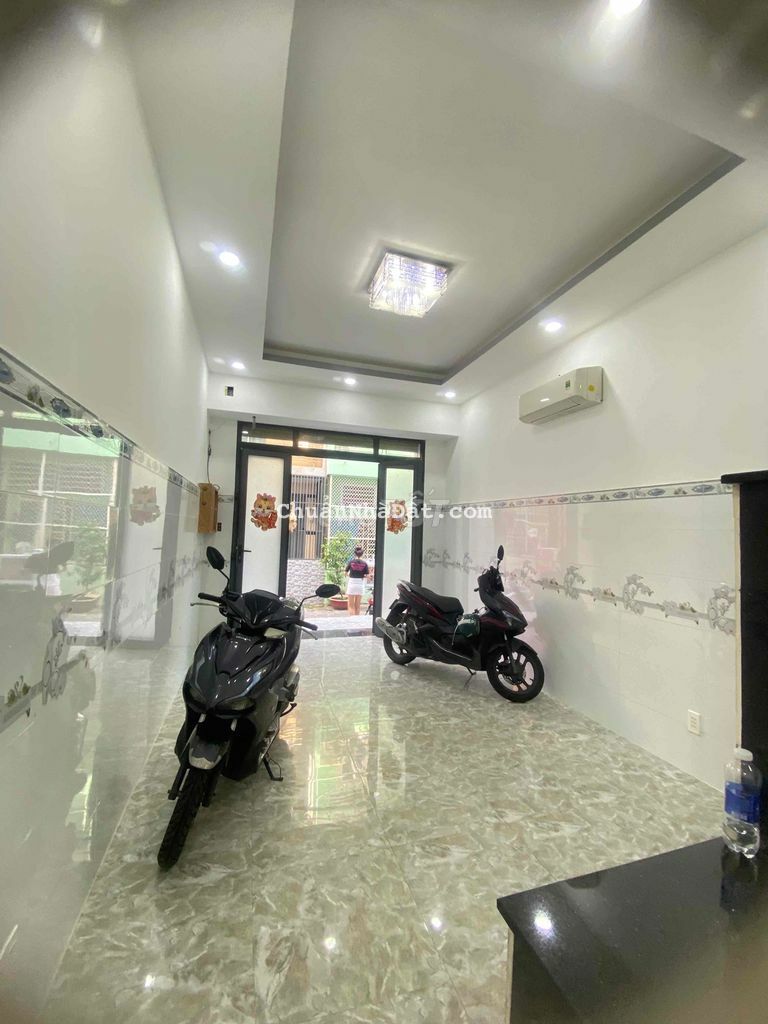 Cho Thuê Nhà 3 lầu,4pn,5wc vị trí kinh doanh gần chợ