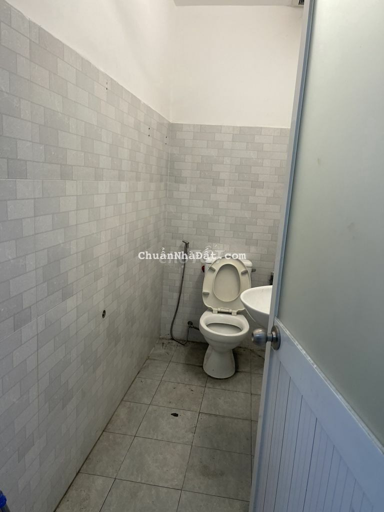 Cần cho thuê nhà MT Nguyễn Ngọc Lộc, Quận 10, dt 6x11m, giá 40tr/tháng