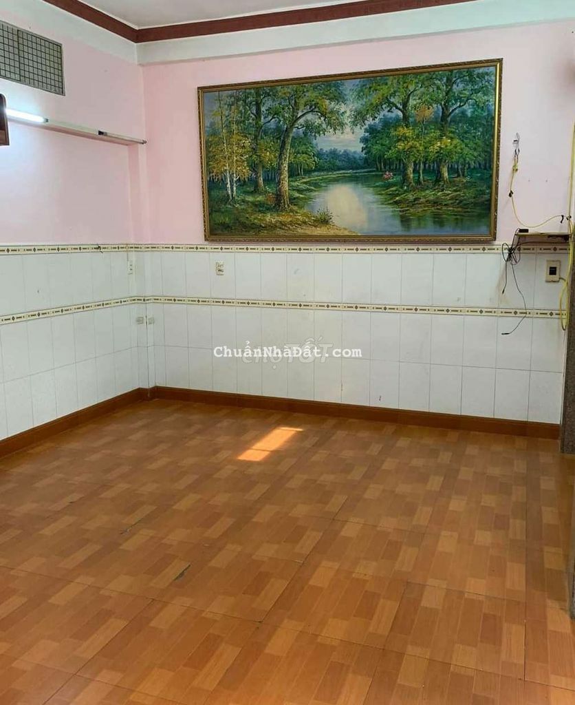 Nhà hẻm 6m cách MT 3/2 chỉ 15m Dt: 8x12m 1 lững 3 phòng ngủ 1wc