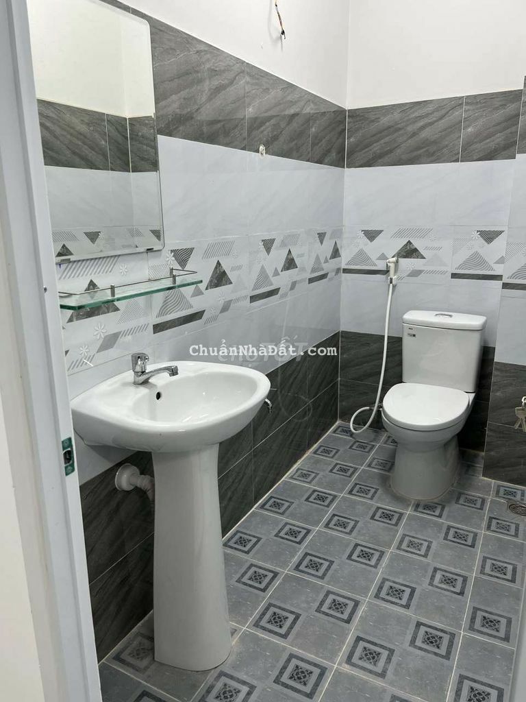 Nhà đẹp 1 lầu MT Cư Xá Bình Thới Dt: 4x15m 2pn2wc mới đẹp vô ở liền