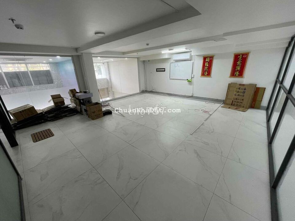 Nguyên Sàn lớn 120 ngay tòa nhà văn phòng Mặt tiền đường tôn Thất Hiệp