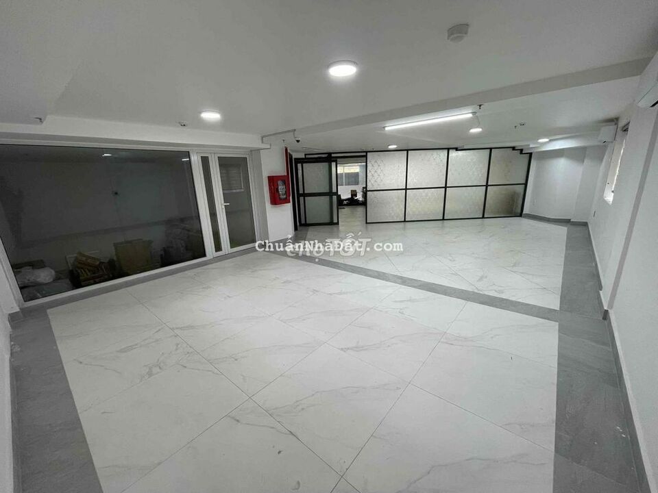 Nguyên Sàn lớn 120 ngay tòa nhà văn phòng Mặt tiền đường tôn Thất Hiệp