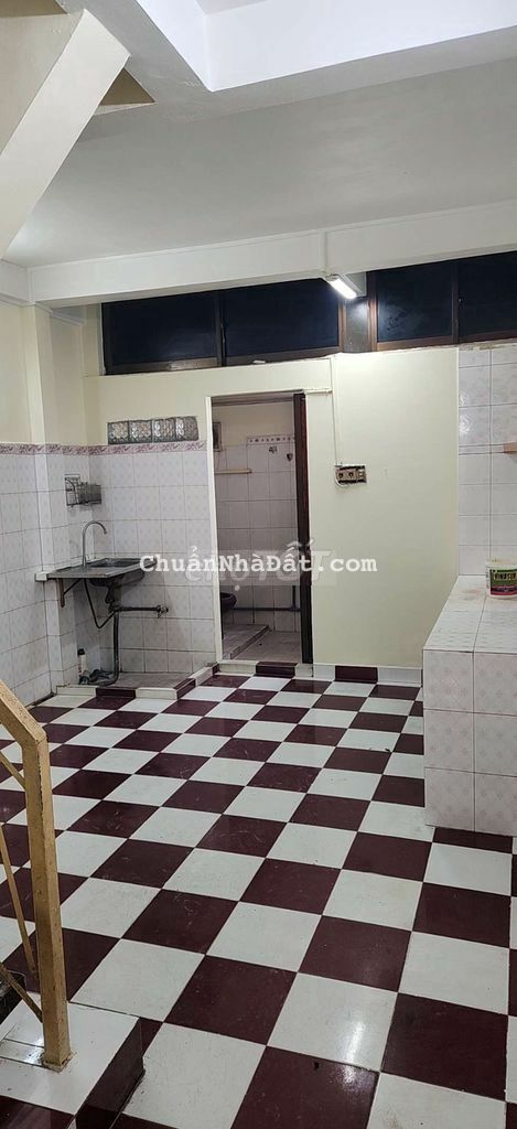 Cho thuê nhà Lãnh Binh Thăng, P13, Q11. DT: 3.8x12m, 3 tầng, 4PN, 12tr