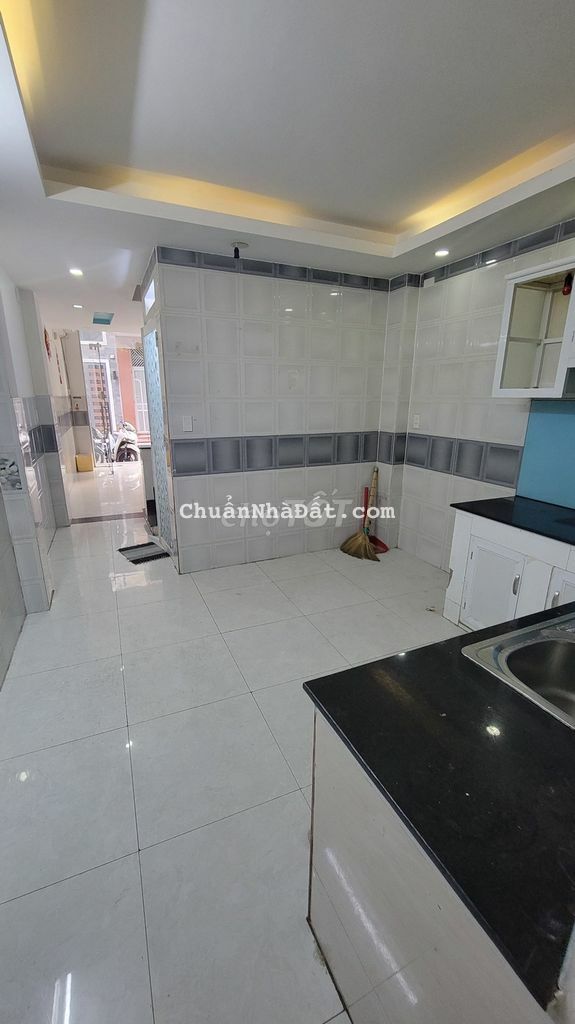 Nhà hẻm xe hơi Minh Phụng, trệt 3 lầu 5pn mới sơn sửa 16tr Nhà hẻm xe hơi Minh Phụng, trệt 3 lầu 5pn mới sơn sửa 16tr