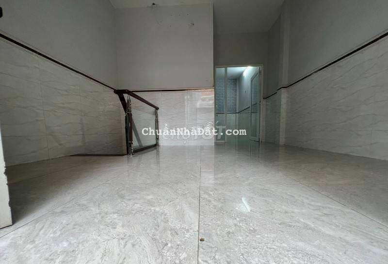 Nhà đẹp HXH Lạc Long Quân DT:4x11. 2PN. 2WC . 9 triệu