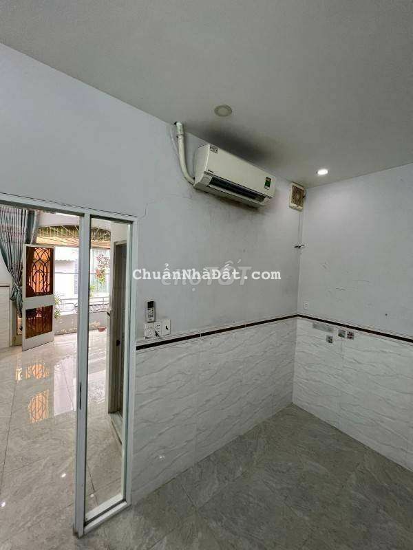 Nhà đẹp HXH Lạc Long Quân DT:4x11. 2PN. 2WC . 9 triệu