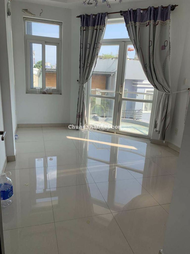 Cho thuê nguyên tầng 2pn1wc ngay Lạc Long Quân - Binh Thới giá chỉ 5.5