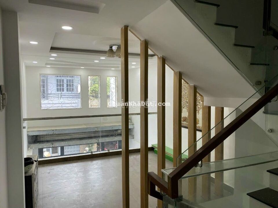 Nhà MTKD 161B Lạc Long Quân, trệt 4 lầu, 5PN 3.5x13 mới đẹp 18tr