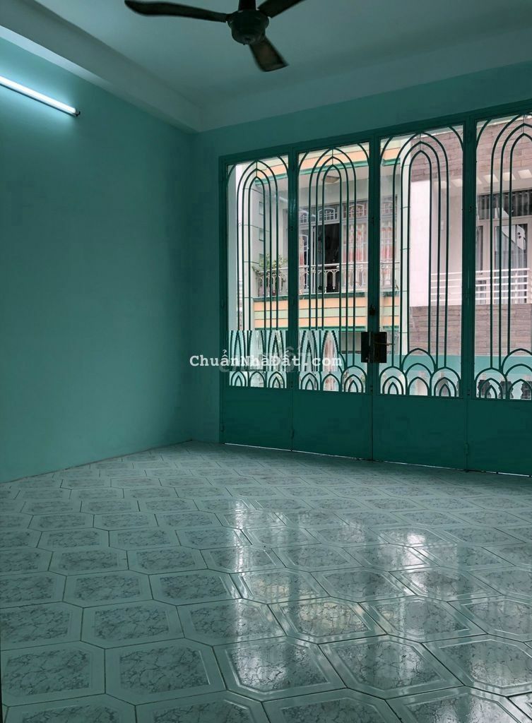 Cho thuê nhà Lạc Long Quân, P10, Q11. DT: 4x15m, 3 lầu. Giá 11.5 triệu Cho thuê nhà Lạc Long Quân, P10, Q11. DT: 4x15m, 3 lầu. Giá 11.5 triệu