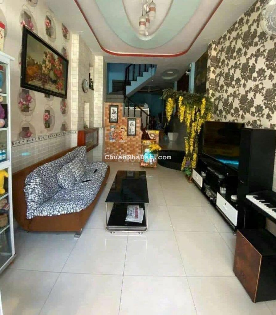 Nhà Đẹp DT:4x15m. 3 Lầu.  4PN 3WC , Nội thất cơ bản . Đường Minh Phụng