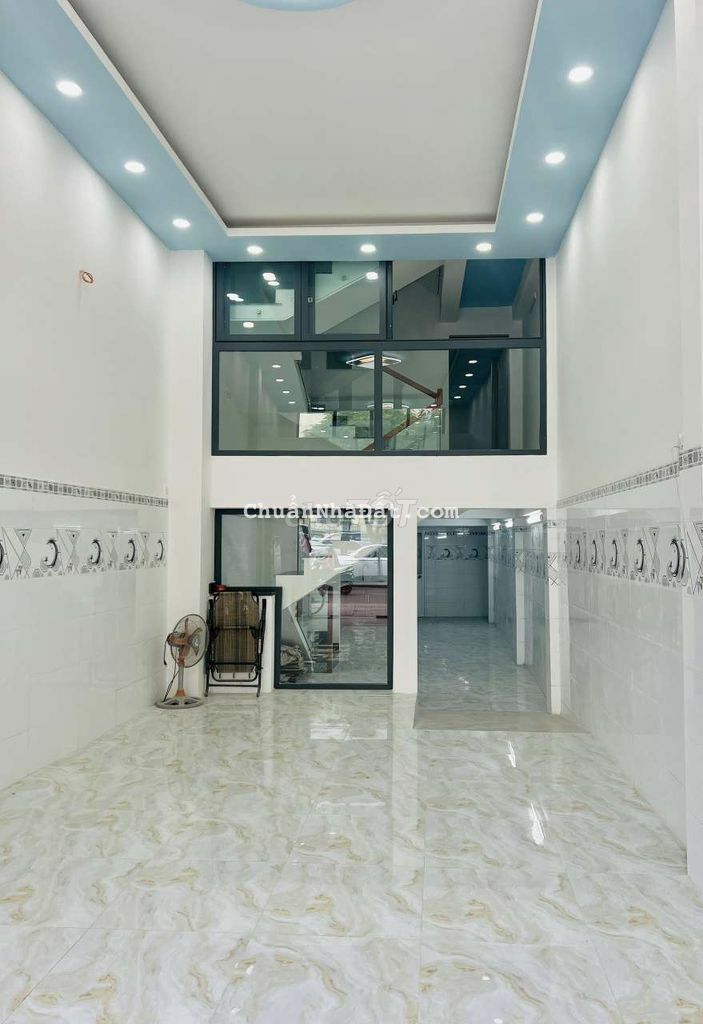 Nhà Mặt Tiền KD Đỗ Ngọc Thạnh DT:4x18m . 3 lầu . 6PN 6WC