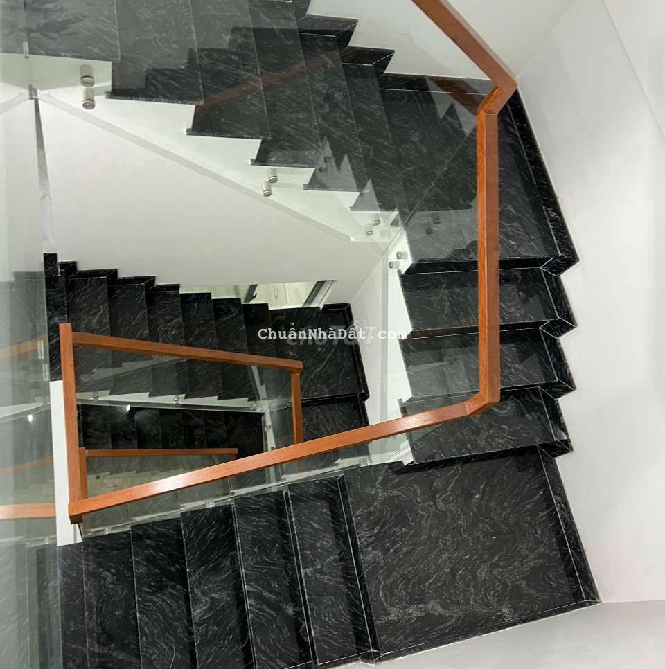 Nhà Mặt Tiền KD Đỗ Ngọc Thạnh DT:4x18m . 3 lầu . 6PN 6WC