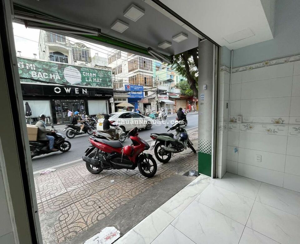 Cho thuê mặt bằng mặt tiền đường Âu Cơ - Lê Đại Hành, dt: 4x20m