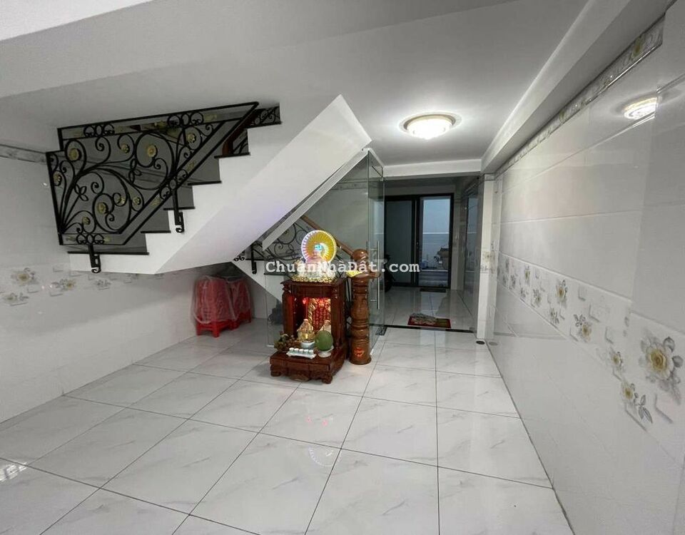 Cho thuê mặt bằng mặt tiền đường Âu Cơ - Lê Đại Hành, dt: 4x20m