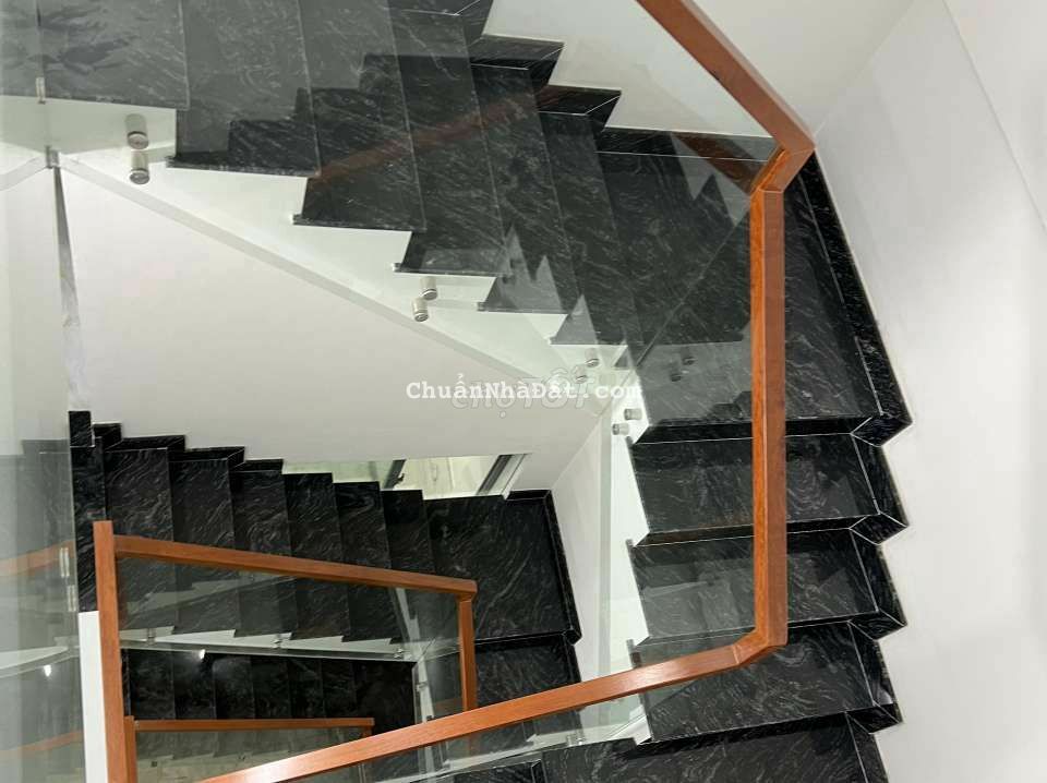 Nhà đẹp mặt tiền Cư Xá Lữ Gia DT:4x20m 3 lầu. 5PN 5WC