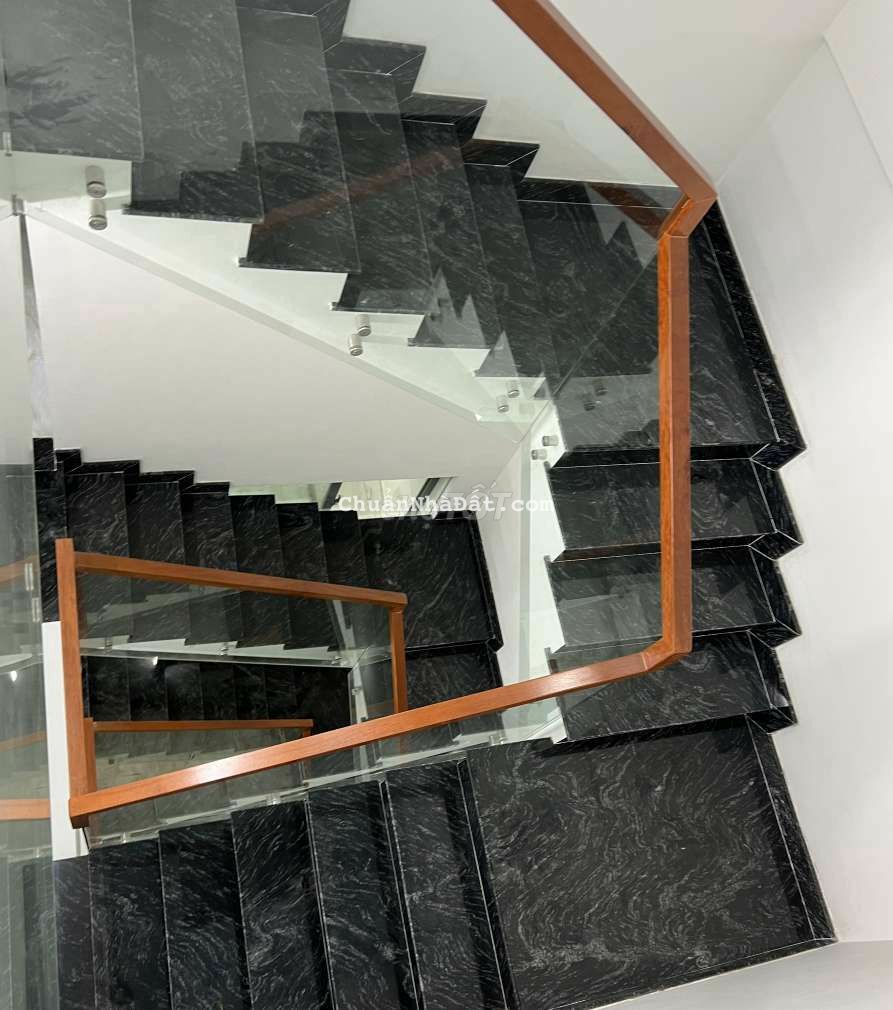 Nhà đẹp mặt tiền Cư Xá Bình Thới DT:4x20m . 3 lầu. 5PN 5WC