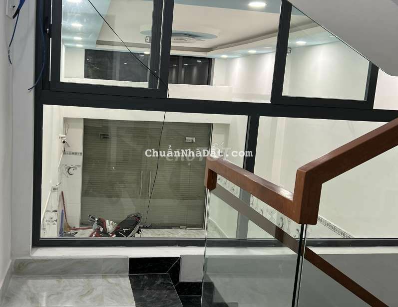 Nhà đẹp mặt tiền Cư Xá Lữ Gia DT:4x20m 3 lầu. 5PN 5WC