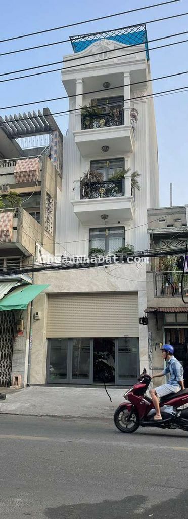 Cho thuê nhà nguyên căn MT Lạc Long Quân Q11 giáp Kênh Tân Hóa.