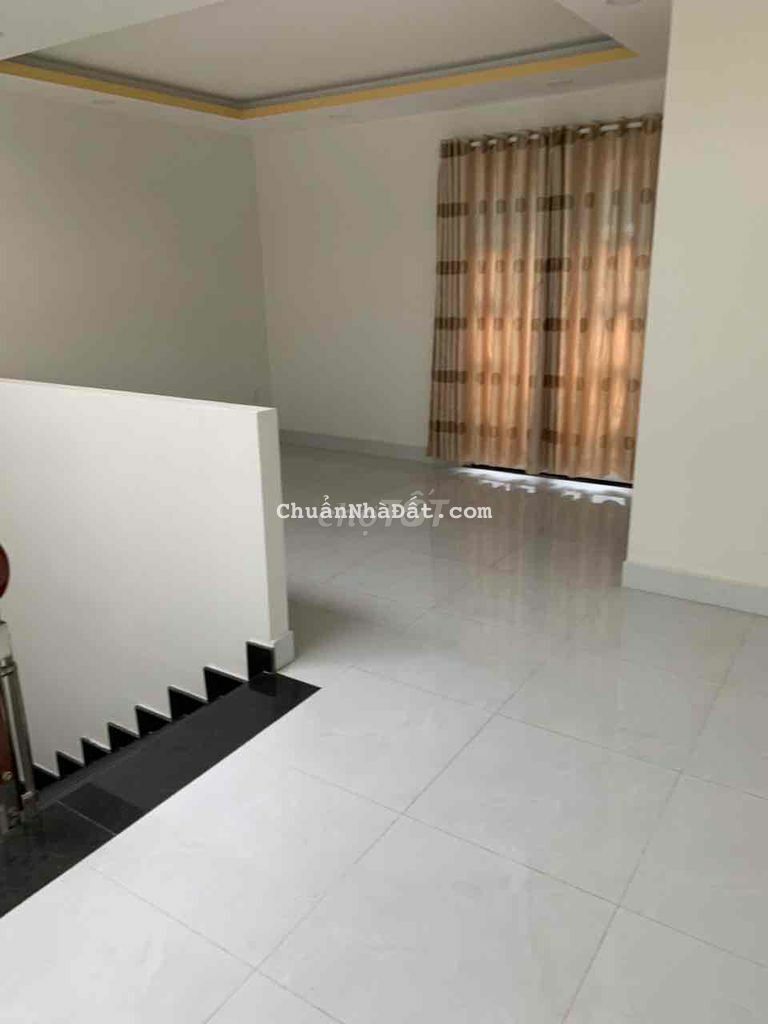 Nhà Nguyên Căn Lạc Long Quân 5,5x17m 3 lầu mới Giá 25tr