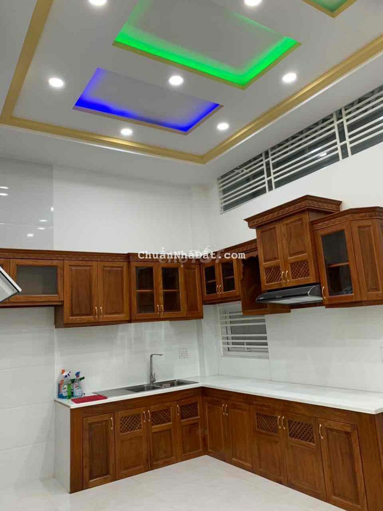 Nhà Nguyên Căn Lạc Long Quân 5,5x17m 3 lầu mới Giá 25tr