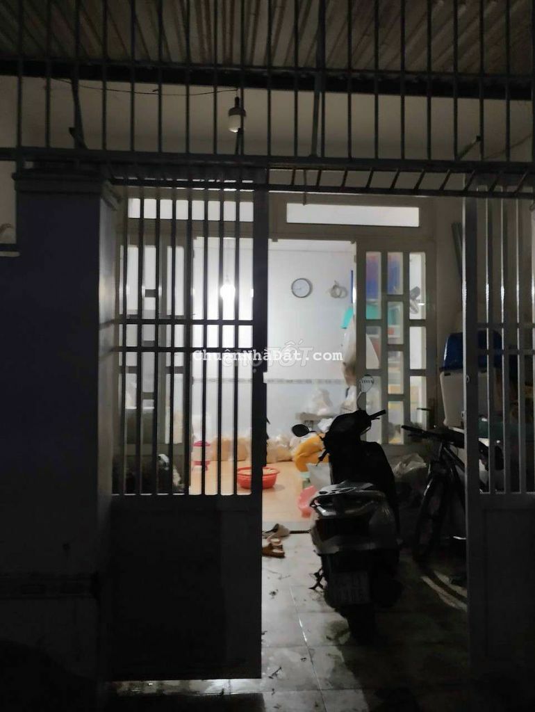 Cho thuê nhà nguyên căn 100m 3PN TCH q12 5tr quá rẻ, hẻm xe tải thông