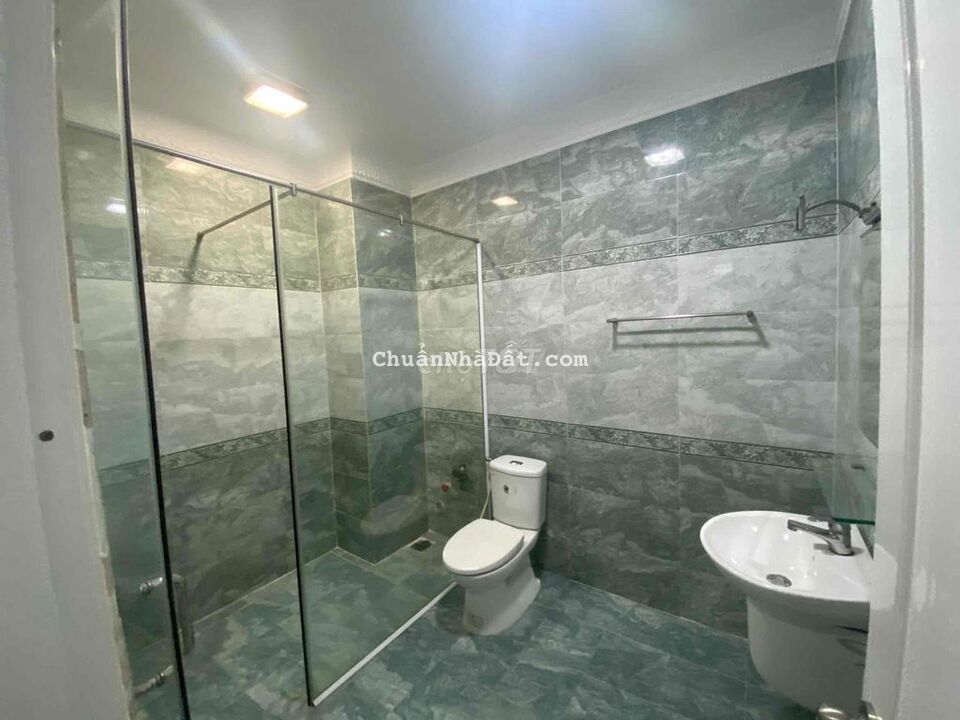 Nhà mới, chưa ai ở,ngay Ngã 4 ga, 7x17m