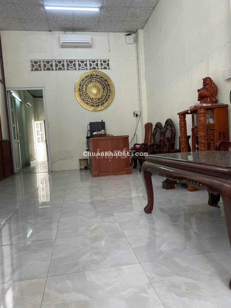 nhà trệt ngan 5.5 x35 có 3 pn đường xe tải đậu cửa