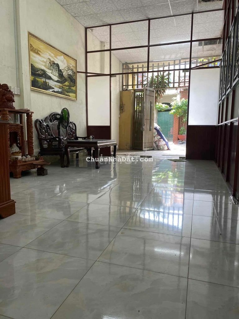 nhà trệt ngan 5.5 x35 có 3 pn đường xe tải đậu cửa