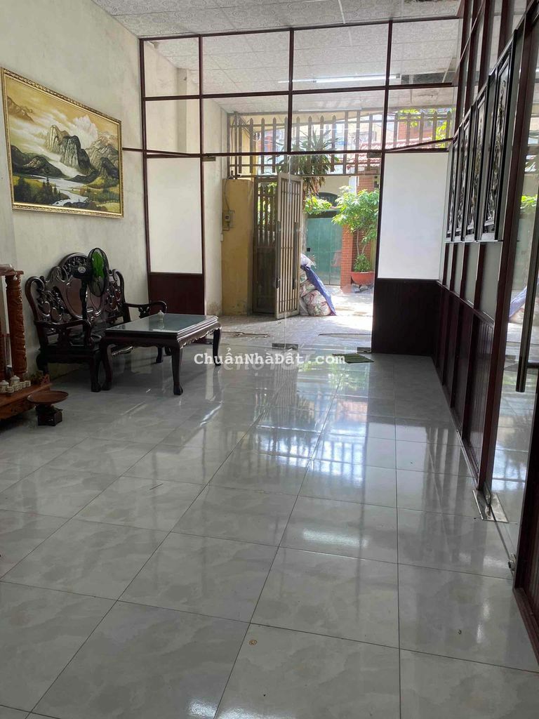 nhà trệt ngan 5.5 x35 có 3 pn đường xe tải đậu cửa