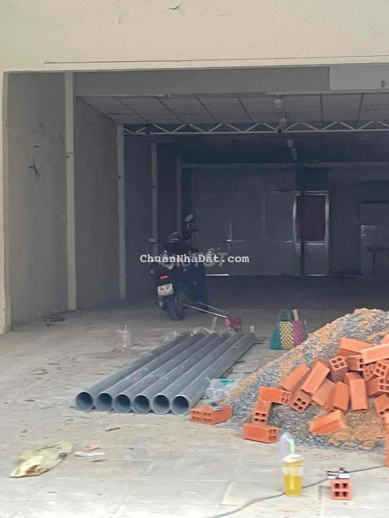 Cho thuê nhà cấp 4 sạch sẽ 6x40m.Mặt tiền đường Lê Văn Khương.Q12