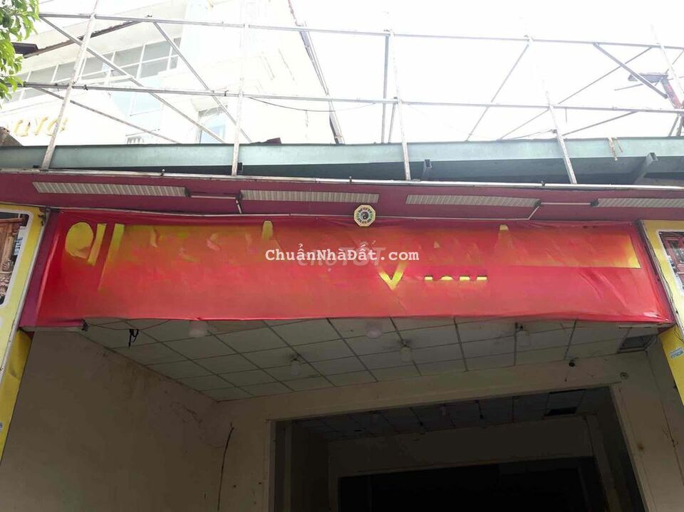 Cho thuê nhà cấp 4 sạch sẽ 6x40m.Mặt tiền đường Lê Văn Khương.Q12