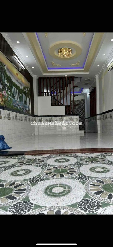 NHÀ ĐÚC ĐẸP GẦN NGUYỄN ẢNH THỦ QUẬN 12 4 lầu 4PN GIÁ 9 triệu