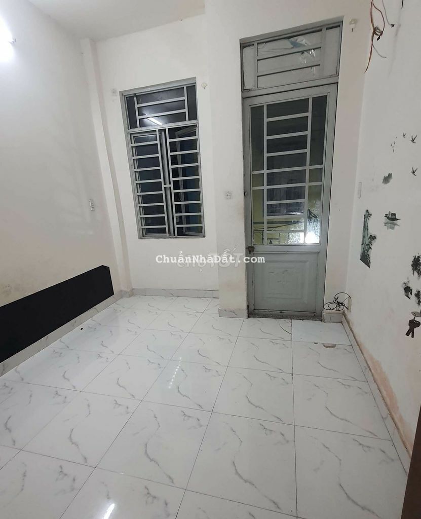 Nhà tô ngọc vân 1 trệt 2 lầu. 3 phòng ngủ Nhà tô ngọc vân 1 trệt 2 lầu. 3 phòng ngủ