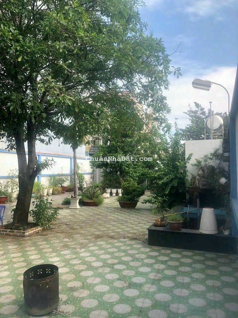 Nhà biệt thự dt 500m2 4pn 4wc sân vườn đường 8m Lê Thị Riêng Q12, 15tr Nhà biệt thự dt 500m2 4pn 4wc sân vườn đường 8m Lê Thị Riêng Q12, 15tr