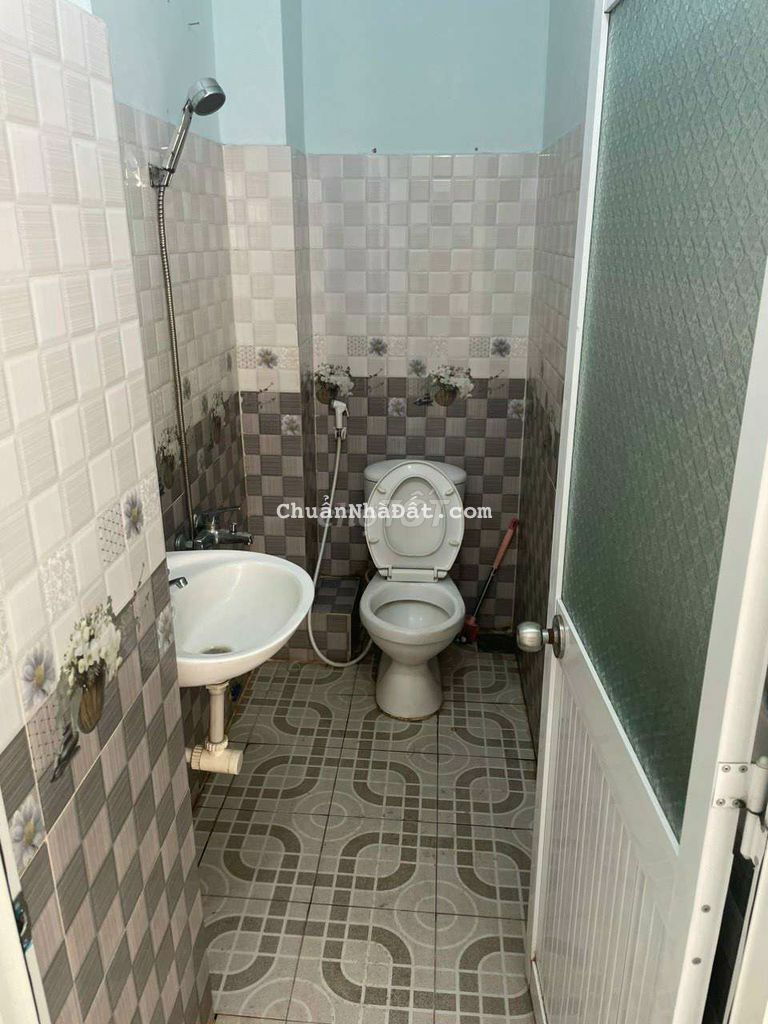 Cho thuê nhà TCH q12 giá 9tr tl 200m 4PN 4wc hxh có lửng vừa ở vừa kd.