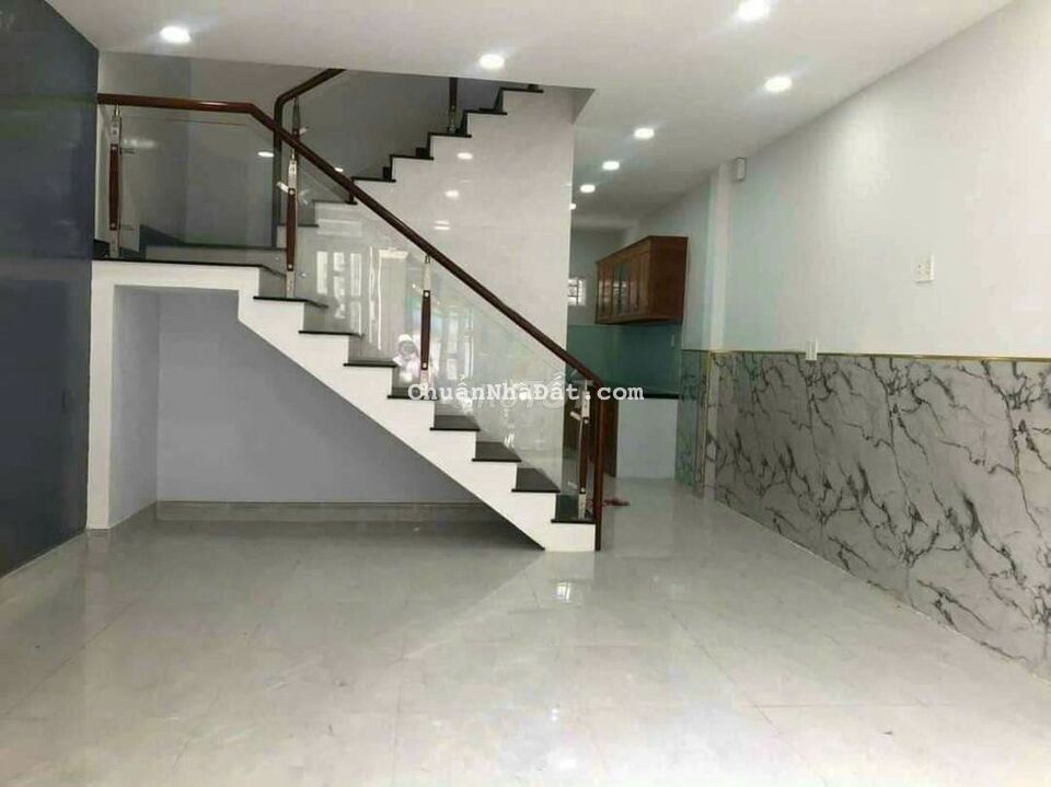 Cho thuê nhà cực đẹp giáp Gò vấp TCH q12 giá 7tr 3PN 2wc hẻm xe hơi