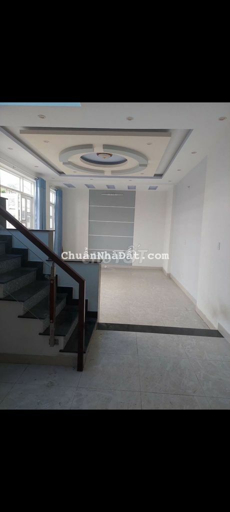 Cho thuê nhà đẹp 4p ngủ gần ubp tx giá 8tr