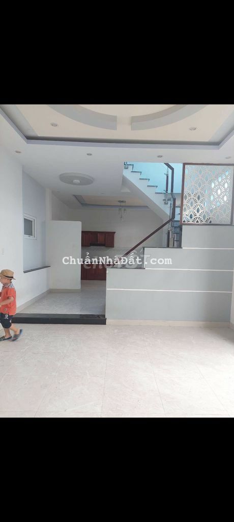 Cho thuê nhà đẹp 4p ngủ gần ubp tx giá 8tr