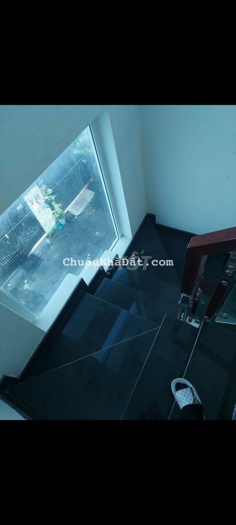 Cho thuê nhà đẹp 4p ngủ gần ubp tx giá 8tr