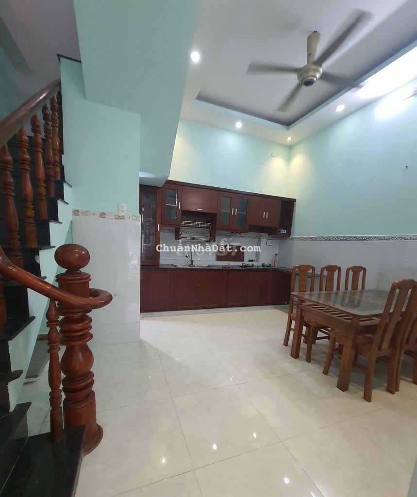 Cho thuê nhà tx25 quận 12 DT 5x14m. 3 phòng ngủ lớn. Hẻm xe tải