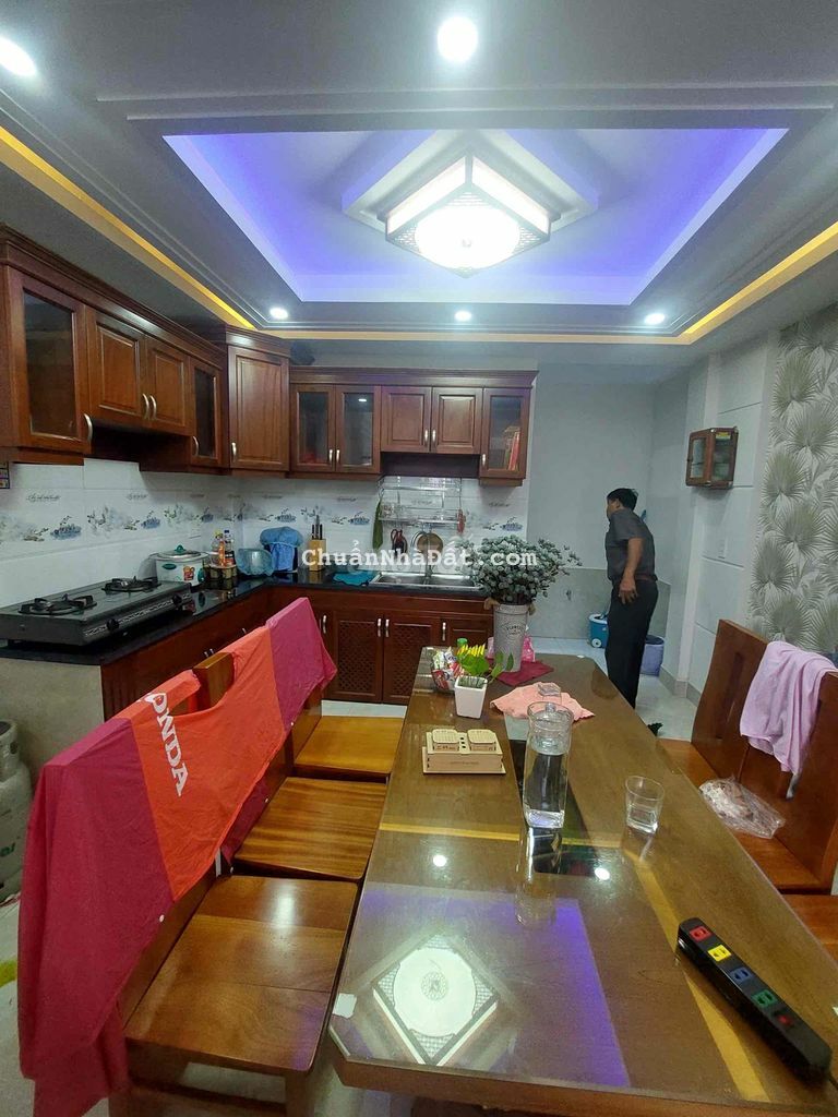 Nhà Đẹp Tô Ngọc Vân 4*15. trệt lửng 2lầu 4pn. Giá 9tr