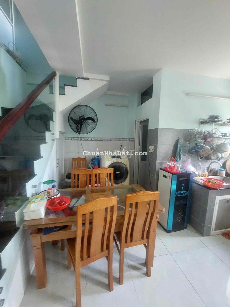 Nhà full nội thất gần ngã tư ga. 5*13. trệt lửng 2pn. Giá 7tr